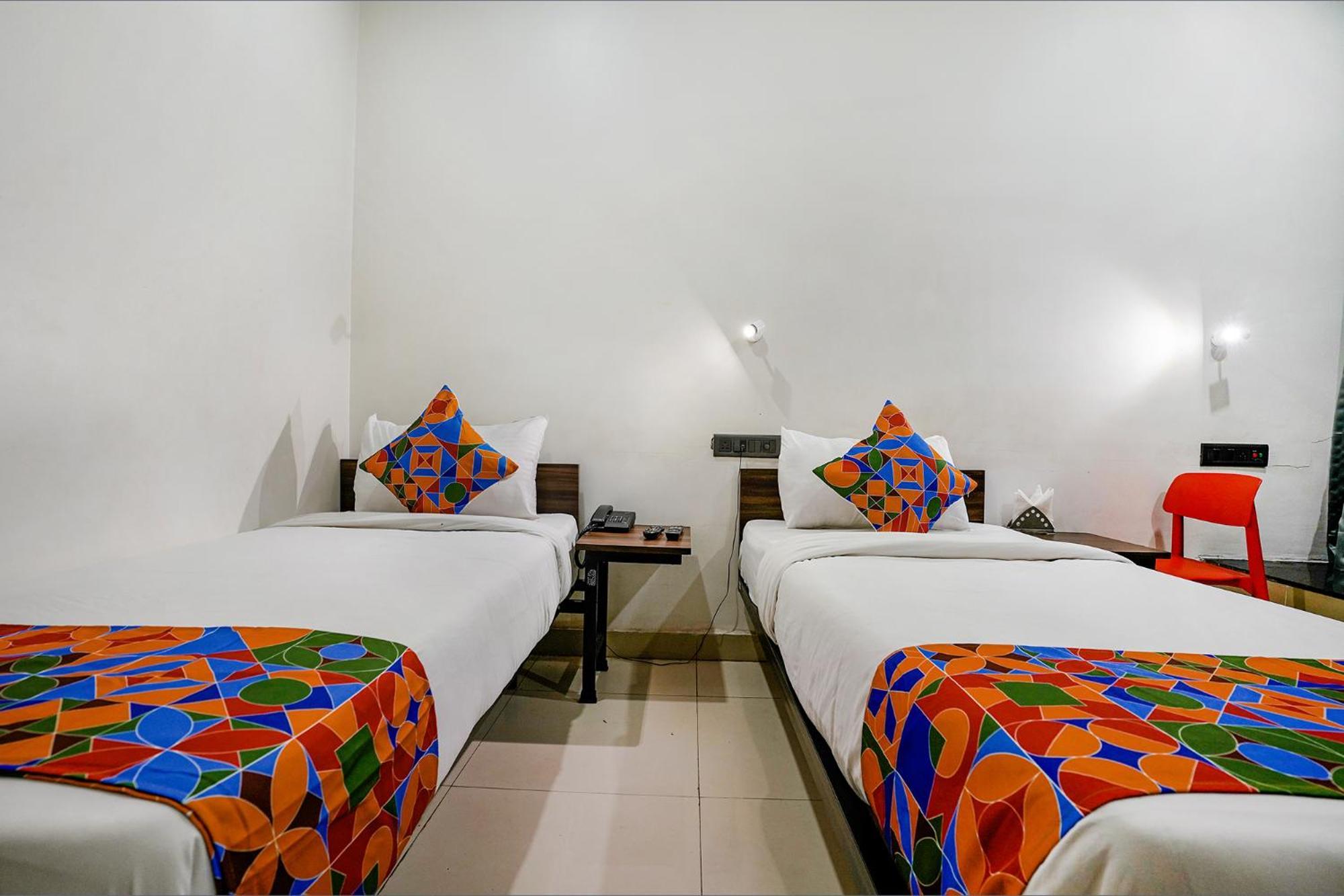 Fabhotel Lotus I Surat Bagian luar foto