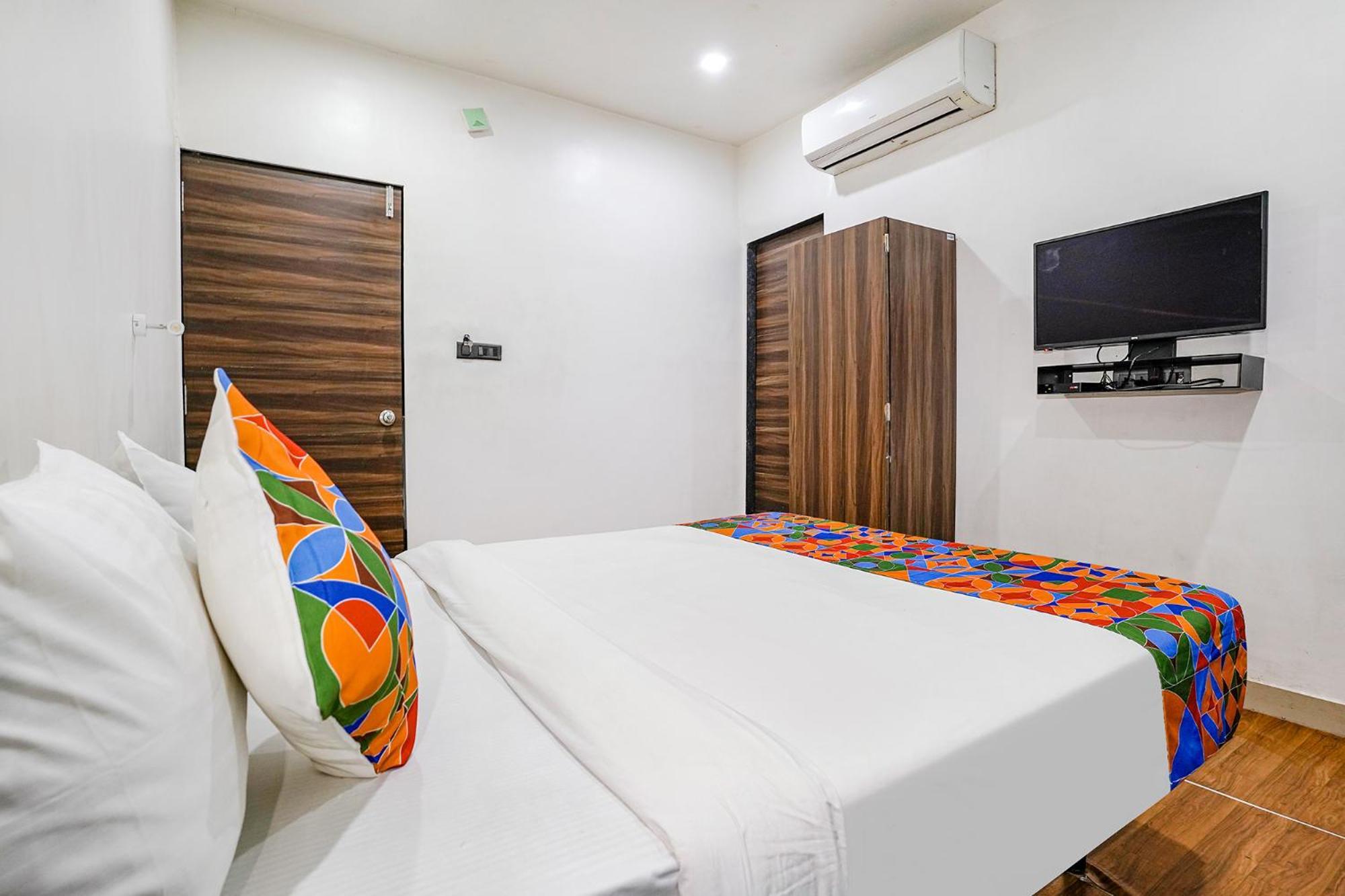 Fabhotel Lotus I Surat Bagian luar foto