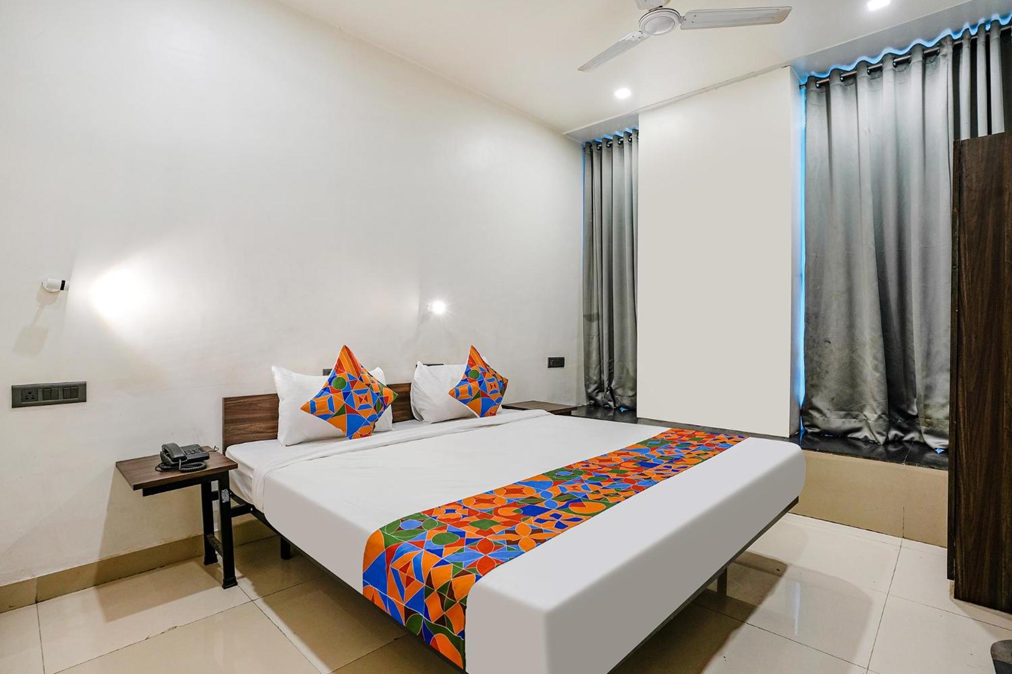 Fabhotel Lotus I Surat Bagian luar foto