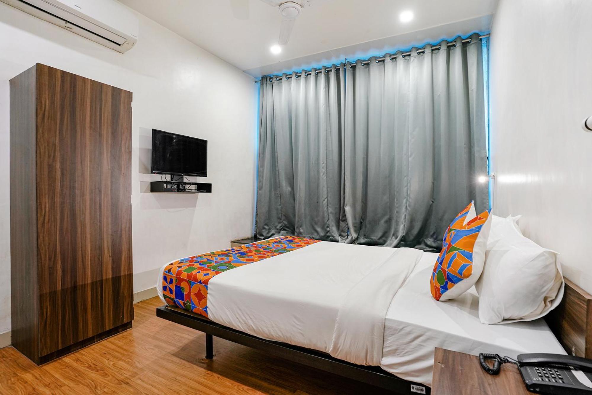 Fabhotel Lotus I Surat Bagian luar foto