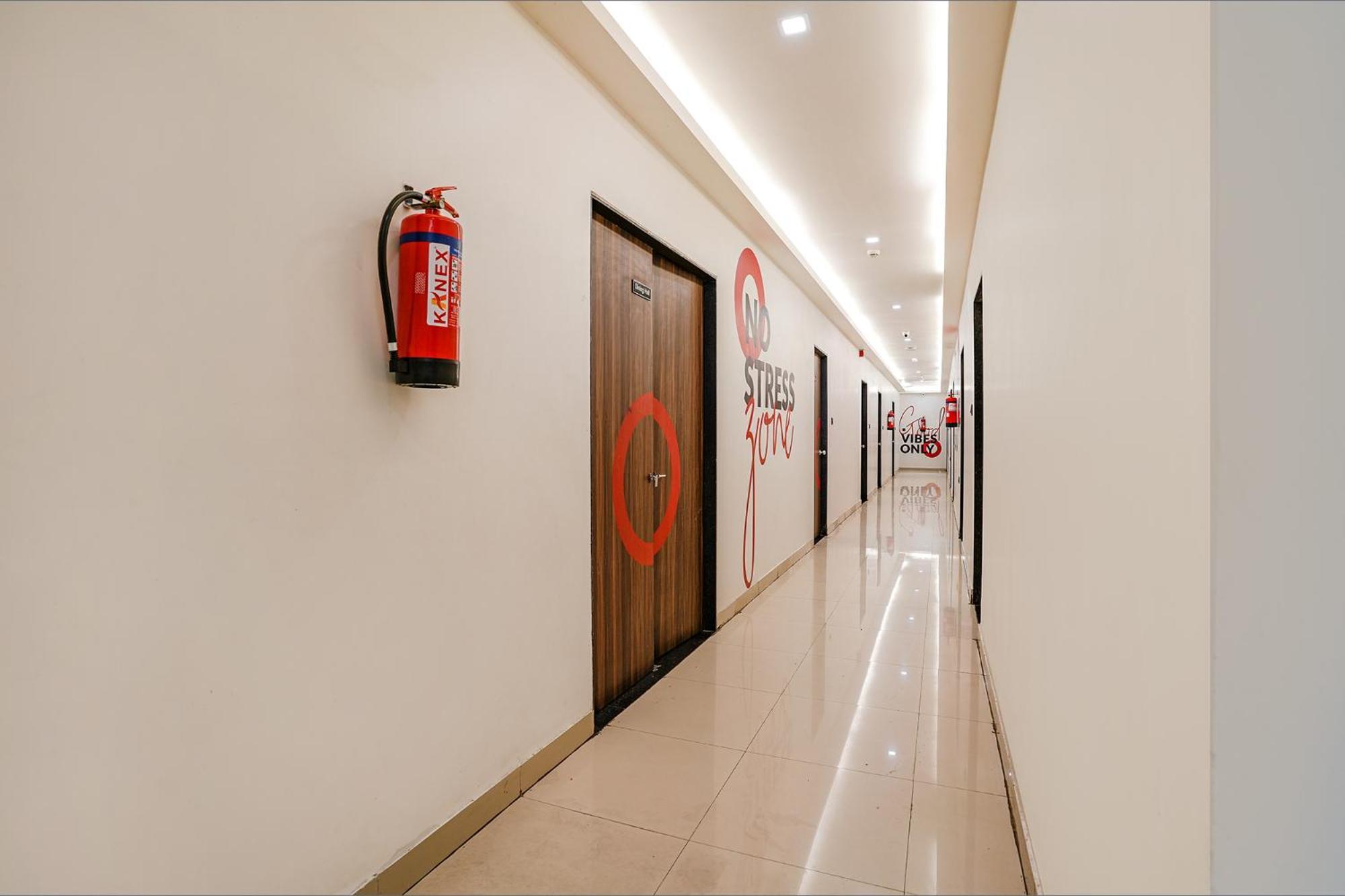 Fabhotel Lotus I Surat Bagian luar foto