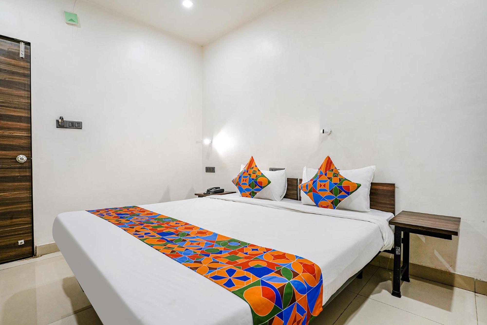 Fabhotel Lotus I Surat Bagian luar foto