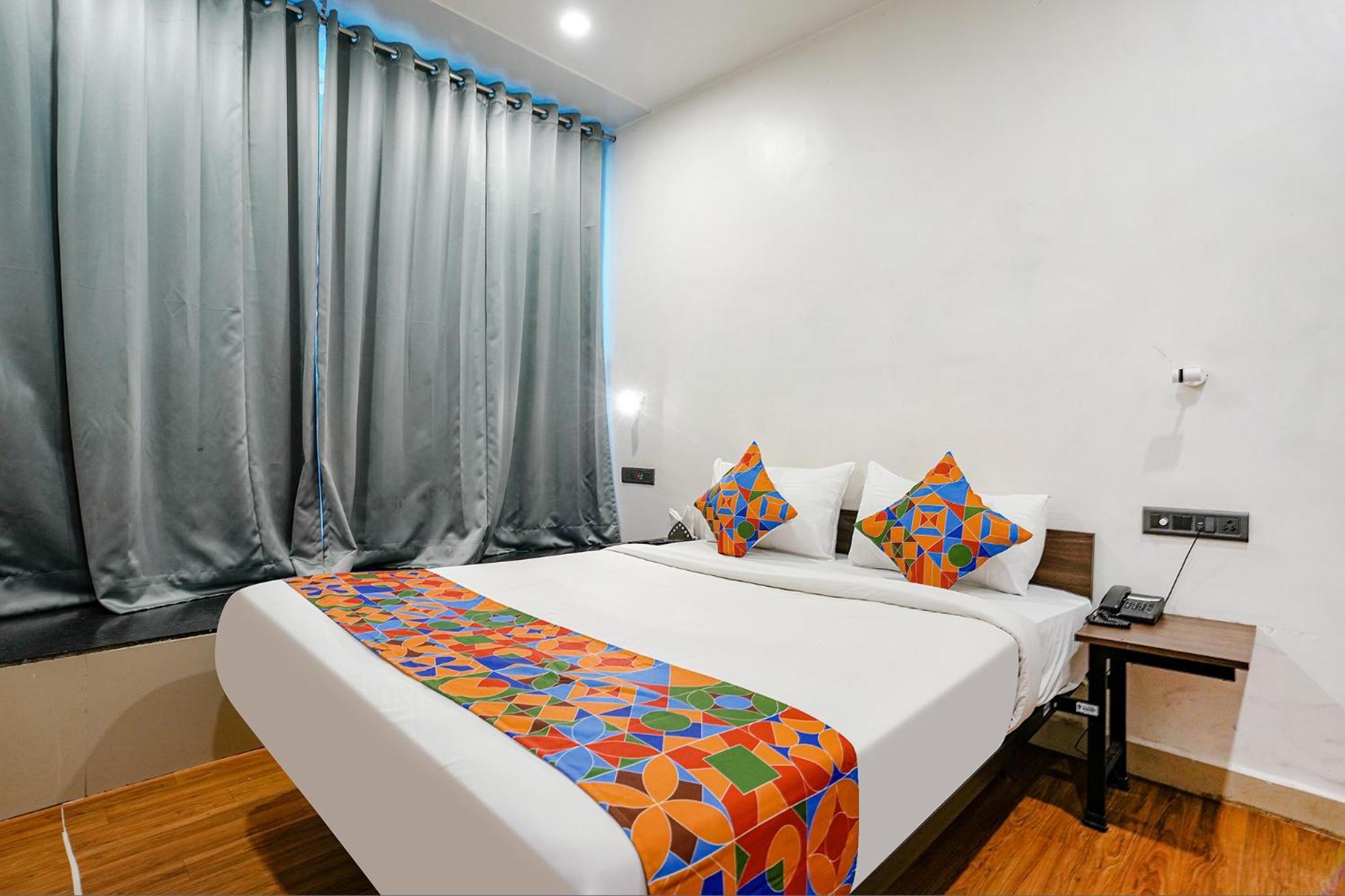 Fabhotel Lotus I Surat Bagian luar foto