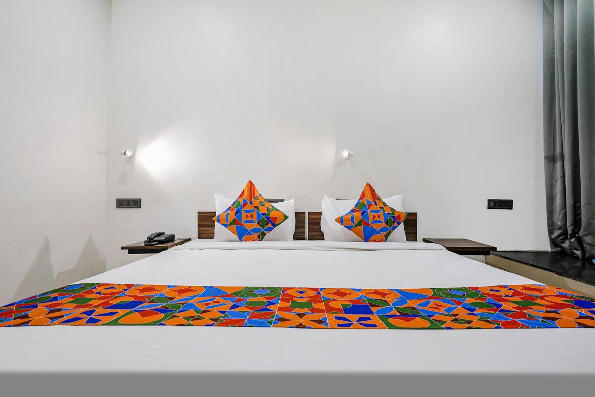 Fabhotel Lotus I Surat Bagian luar foto