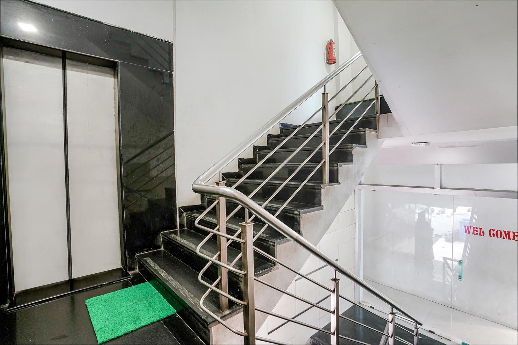 Fabhotel Lotus I Surat Bagian luar foto